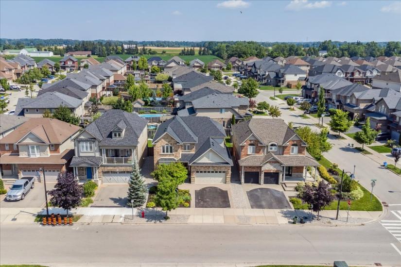 Property listing for 60 Pumpkin Pass, Binbrook, ON