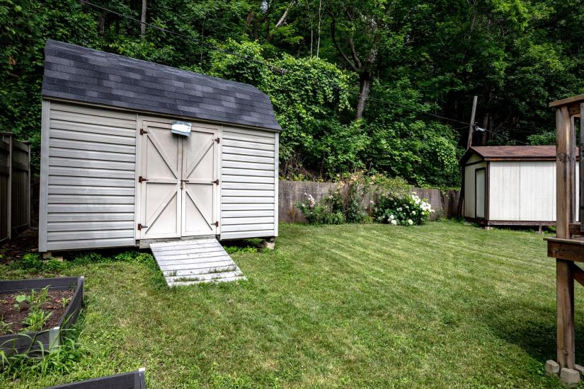 Property listing for 47 Witherspoon St., Dundas, ON
