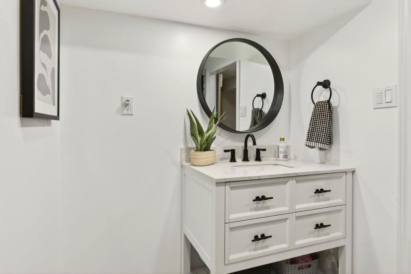 Property listing for 13 Tweedsmuir Ave., Dundas, ON