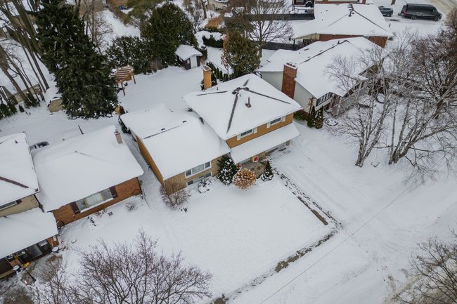Property listing for 35 Shalfleet Blvd., Brantford, ON