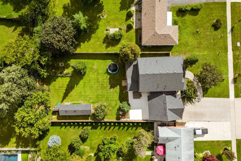 Property listing for 98 First Rd. W., Stoney Creek, ON