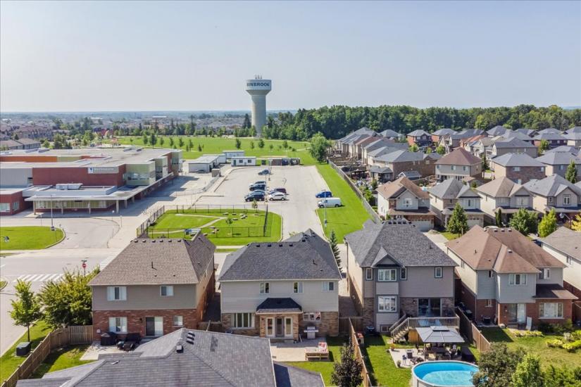 Property listing for 60 Pumpkin Pass, Binbrook, ON