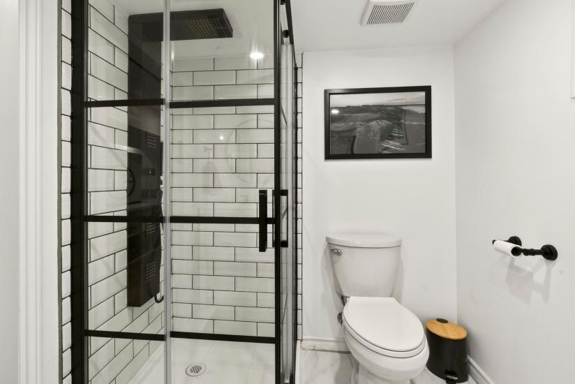 Property listing for 13 Tweedsmuir Ave., Dundas, ON