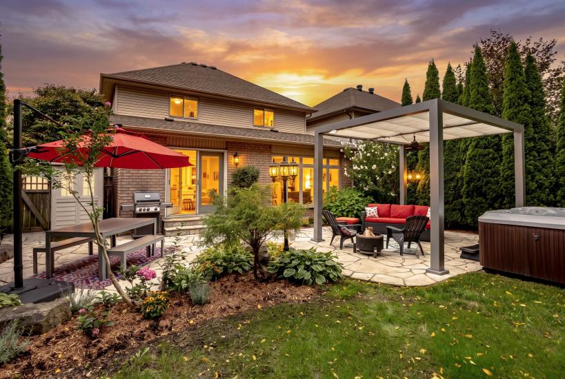 Property listing for 667 Sandcherry Dr., Burlington, ON