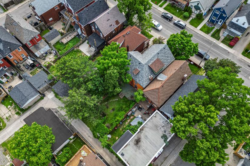 Property listing for 86 Sherman Ave. N., Hamilton, ON