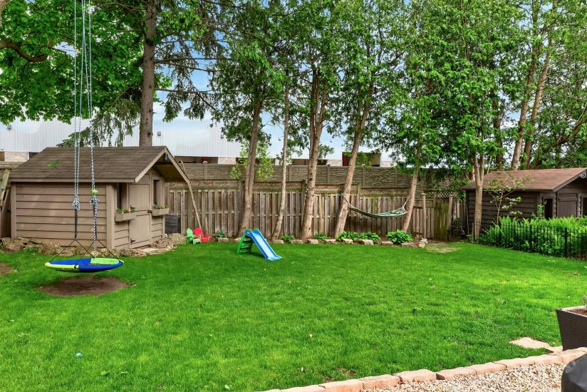 Property listing for 13 Tweedsmuir Ave., Dundas, ON