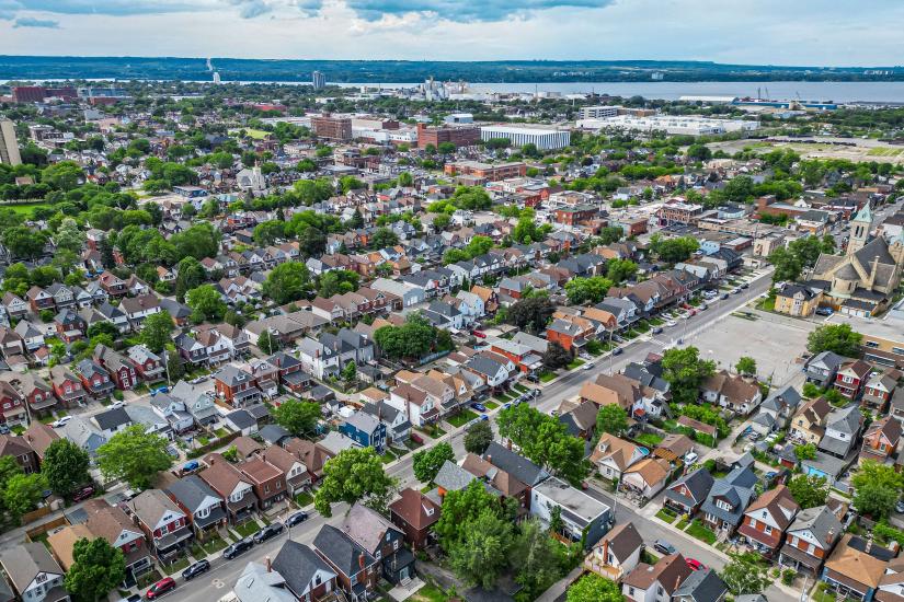Property listing for 86 Sherman Ave. N., Hamilton, ON
