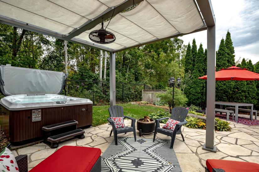 Property listing for 667 Sandcherry Dr., Burlington, ON