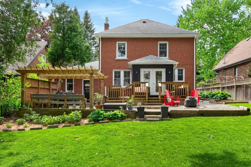 Property listing for 13 Tweedsmuir Ave., Dundas, ON