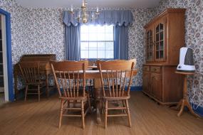 Property listing for 28 Lloyminn Ave., Ancaster, ON