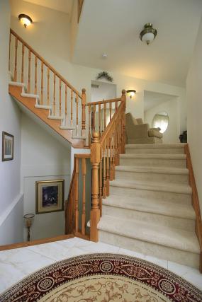 Property listing for 121 Glenhollow Dr., Stoney Creek, ON