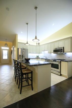 Property listing for 32 Toulon Ave., Ancaster, ON