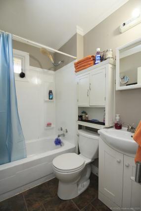 Property listing for 33 Strathearne Ave., Hamilton, ON