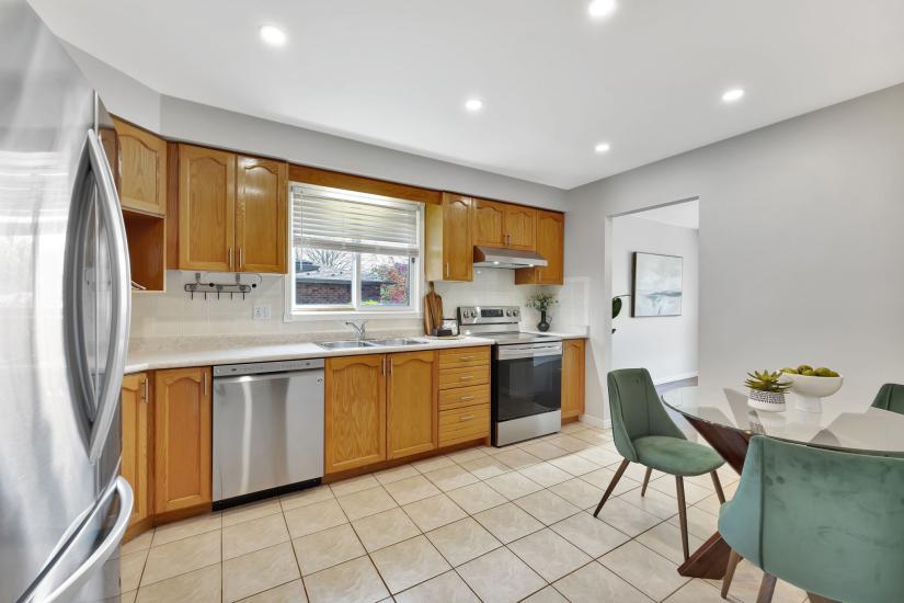 Property listing for 60 Kitty Murray Lane, Ancaster, ON