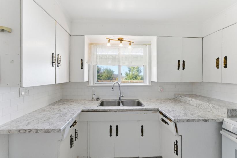 Property listing for 2088 Upper James St., Hamilton, ON