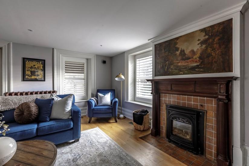 Property listing for 982 HWY 8, Stoney Creek, ON