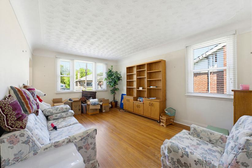 Property listing for 257 West 2nd St., Hamilton, ON
