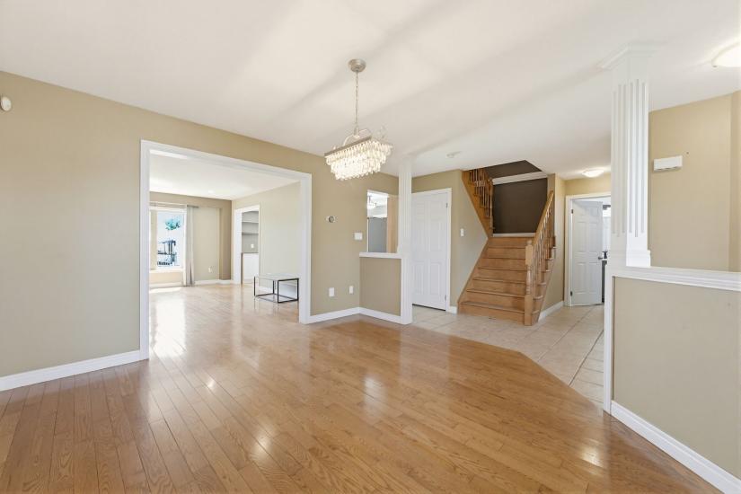 Property listing for 40 Lanza Crt., Hamilton, ON