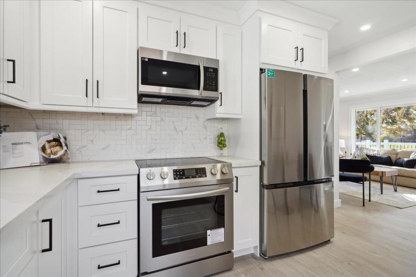Property listing for U-14 Pembroke Ave., Brantford, ON