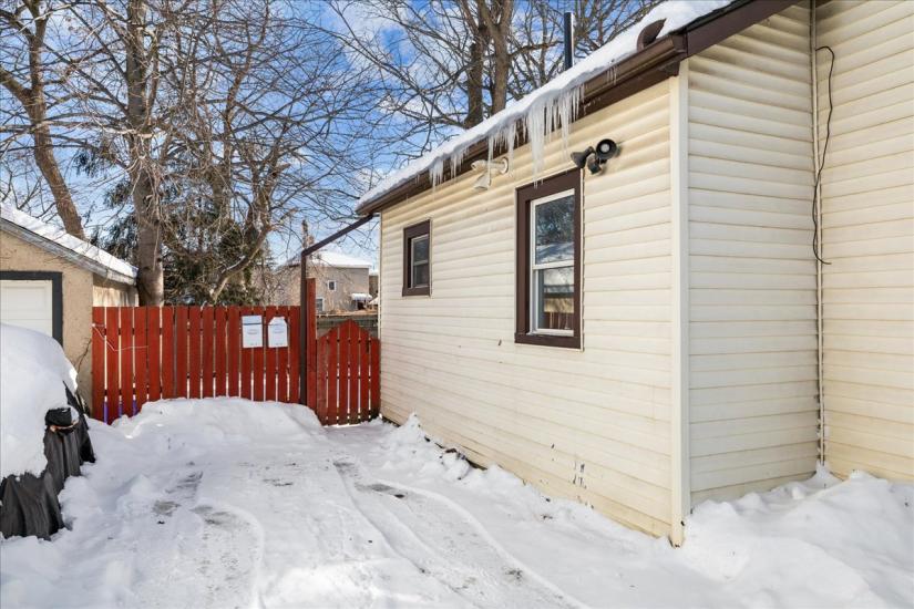 Property listing for 8 Tasker St., St. Catharines, ON