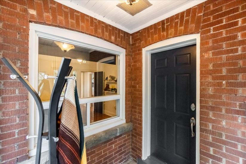 Property listing for 133 Longwood Rd. N., Hamilton, ON