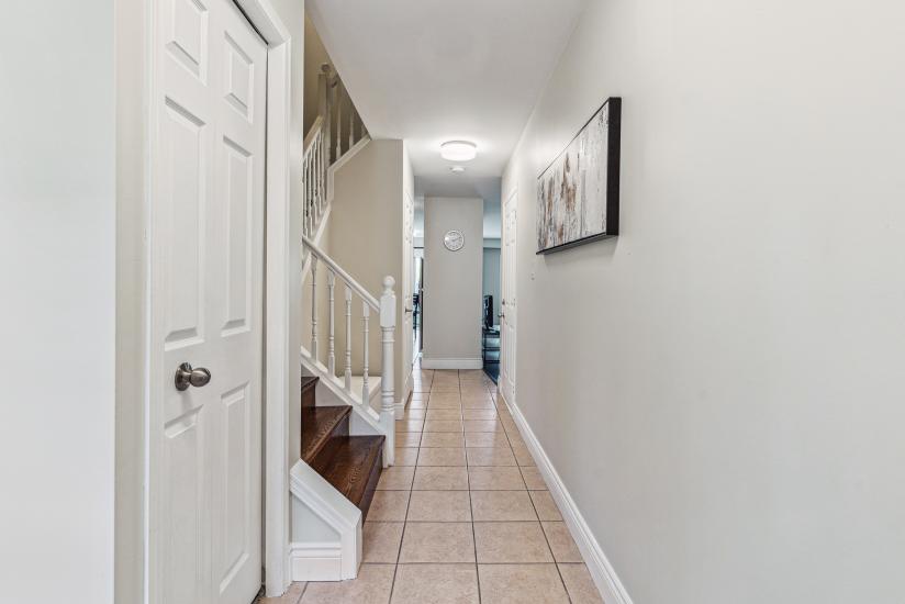 Property listing for 226 Dicenzo Dr., Hamilton, ON