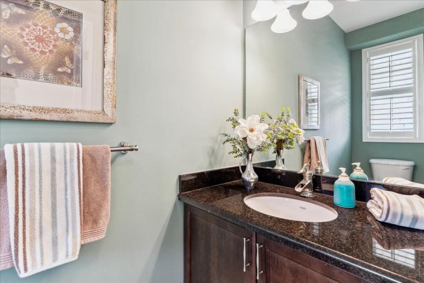 Property listing for 36 Forest Valley Cres., Dundas, ON