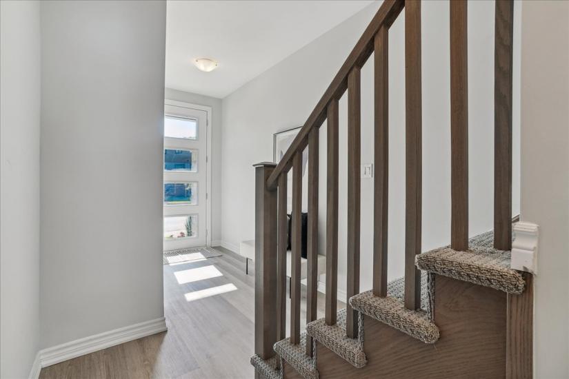 Property listing for 21 Cadwell Lane, Hamilton, ON