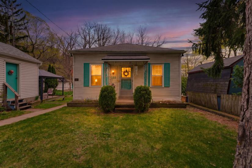 Property listing for 111 Sydenham St., Dundas, ON