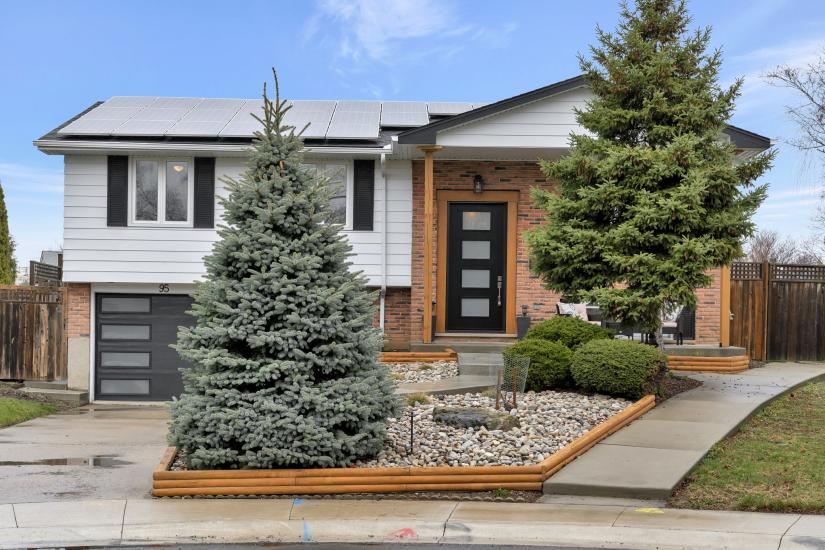 Property listing for 95 Heatherdale Place, Hamilton, ON