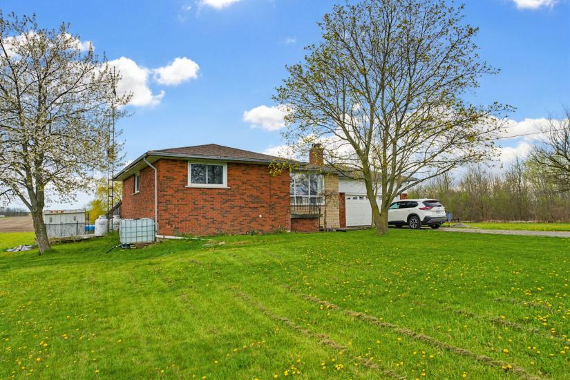 Property listing for 516 Mud St. E., Stoney Creek, ON