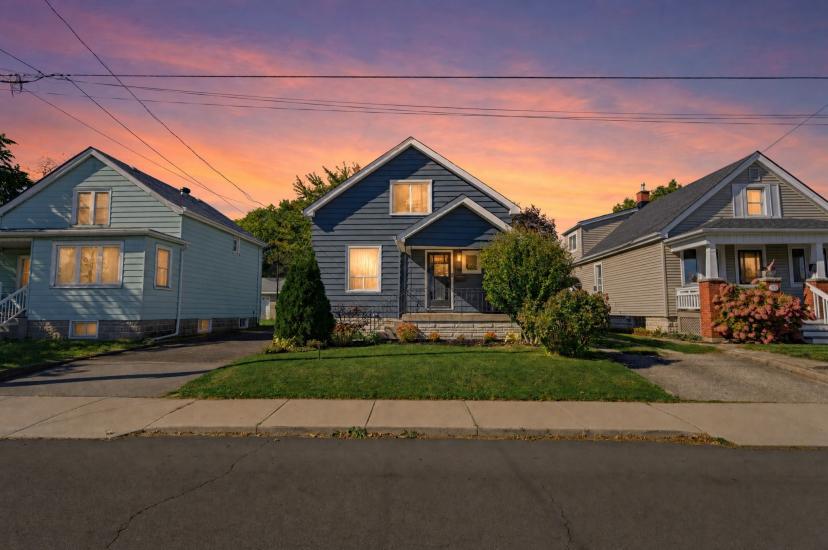 Property listing for 206 Craigroyston Rd., Hamilton, ON