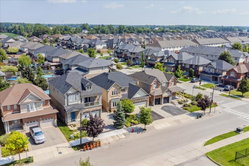 Property listing for 60 Pumpkin Pass, Binbrook, ON