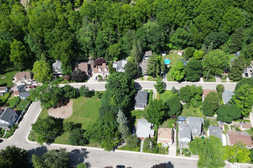 Property listing for 47 Witherspoon St., Dundas, ON