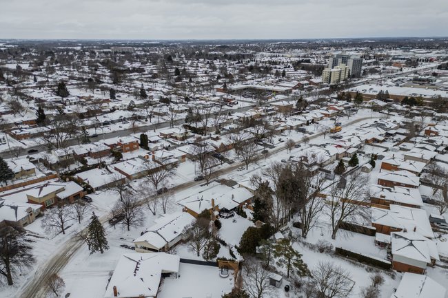 Property listing for 35 Shalfleet Blvd., Brantford, ON