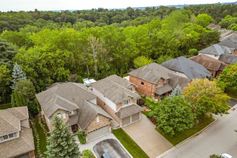 Property listing for 667 Sandcherry Dr., Burlington, ON