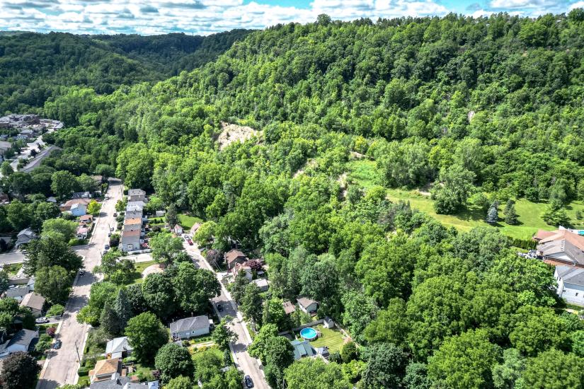 Property listing for 47 Witherspoon St., Dundas, ON