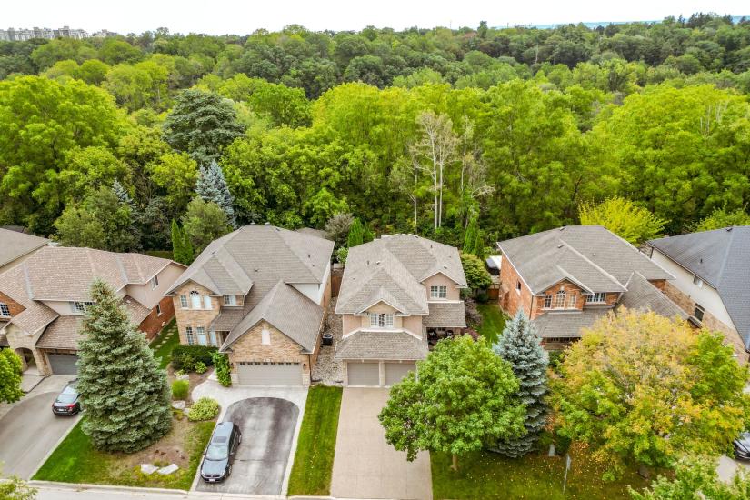 Property listing for 667 Sandcherry Dr., Burlington, ON