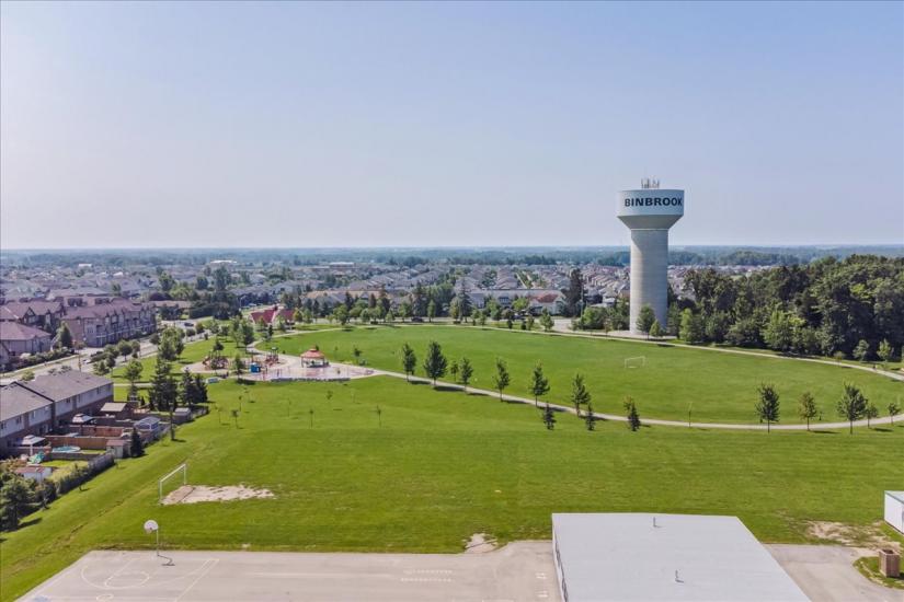 Property listing for 60 Pumpkin Pass, Binbrook, ON