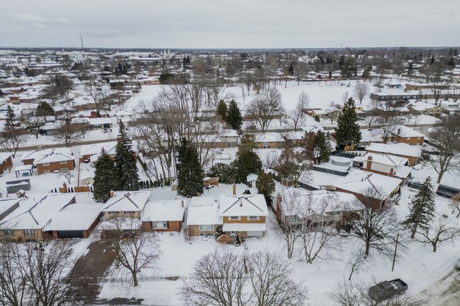 Property listing for 35 Shalfleet Blvd., Brantford, ON