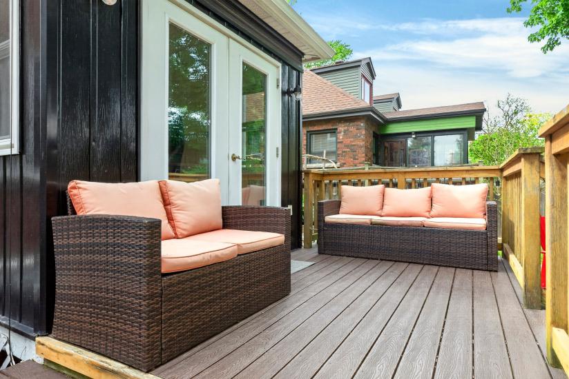 Property listing for 13 Tweedsmuir Ave., Dundas, ON