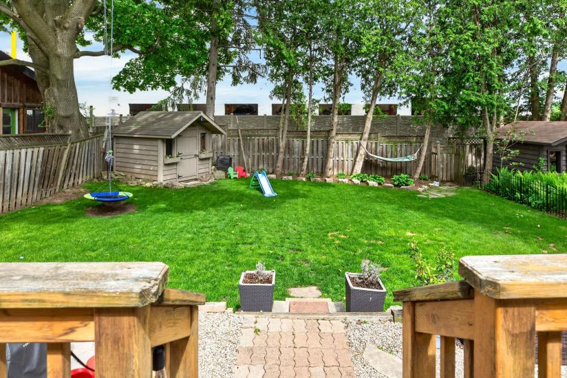 Property listing for 13 Tweedsmuir Ave., Dundas, ON