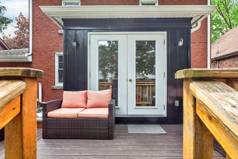Property listing for 13 Tweedsmuir Ave., Dundas, ON