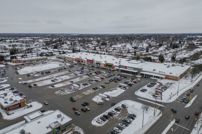 Property listing for 35 Shalfleet Blvd., Brantford, ON