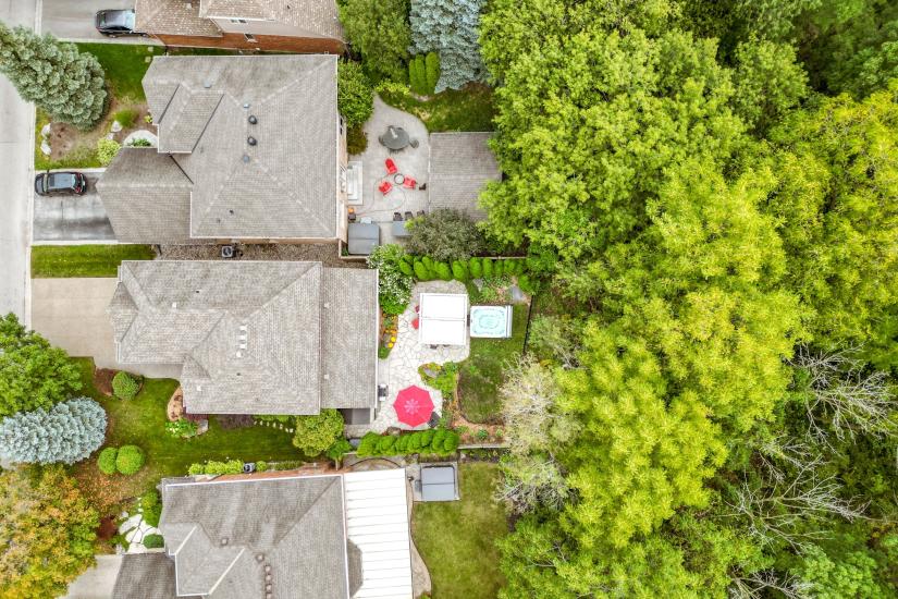Property listing for 667 Sandcherry Dr., Burlington, ON