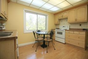 Property listing for 908 Bishop Pl., Ancaster, ON