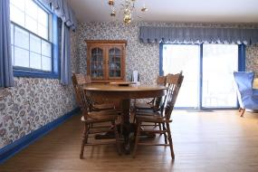 Property listing for 28 Lloyminn Ave., Ancaster, ON