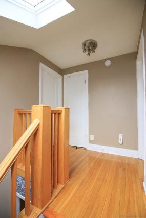 Property listing for 15 Hollywood St. S., Hamilton, ON