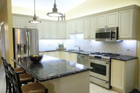 Property listing for 32 Toulon Ave., Ancaster, ON