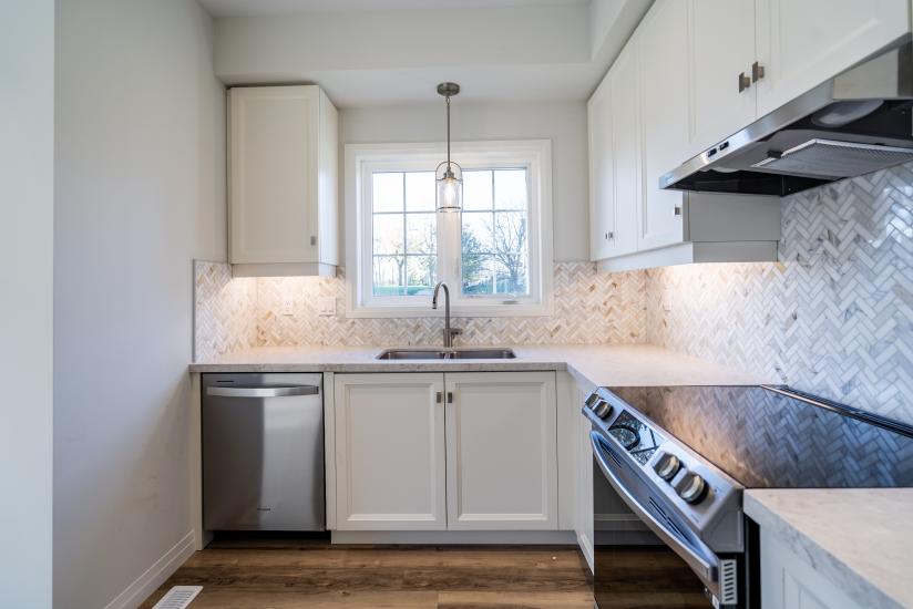 Property listing for 2 Dennis Drive, Smithville, Ontario